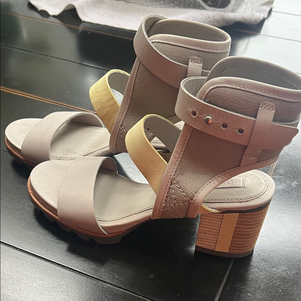 Sorel Taupe and Gold Sandals - Picture 5 of 8